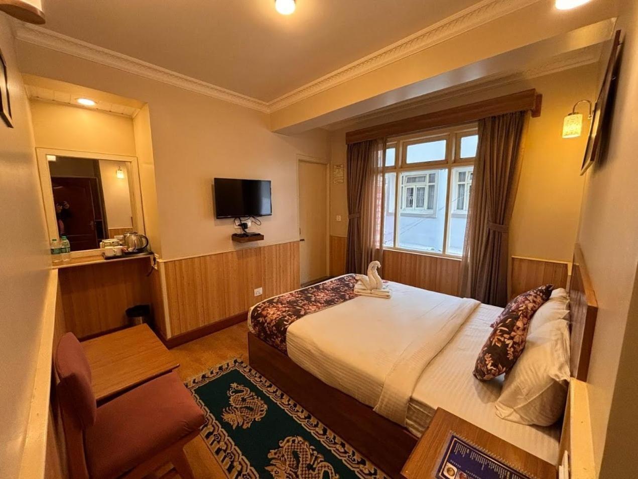 Serenity Taksa Palace Hotel Darjeeling  Exterior photo