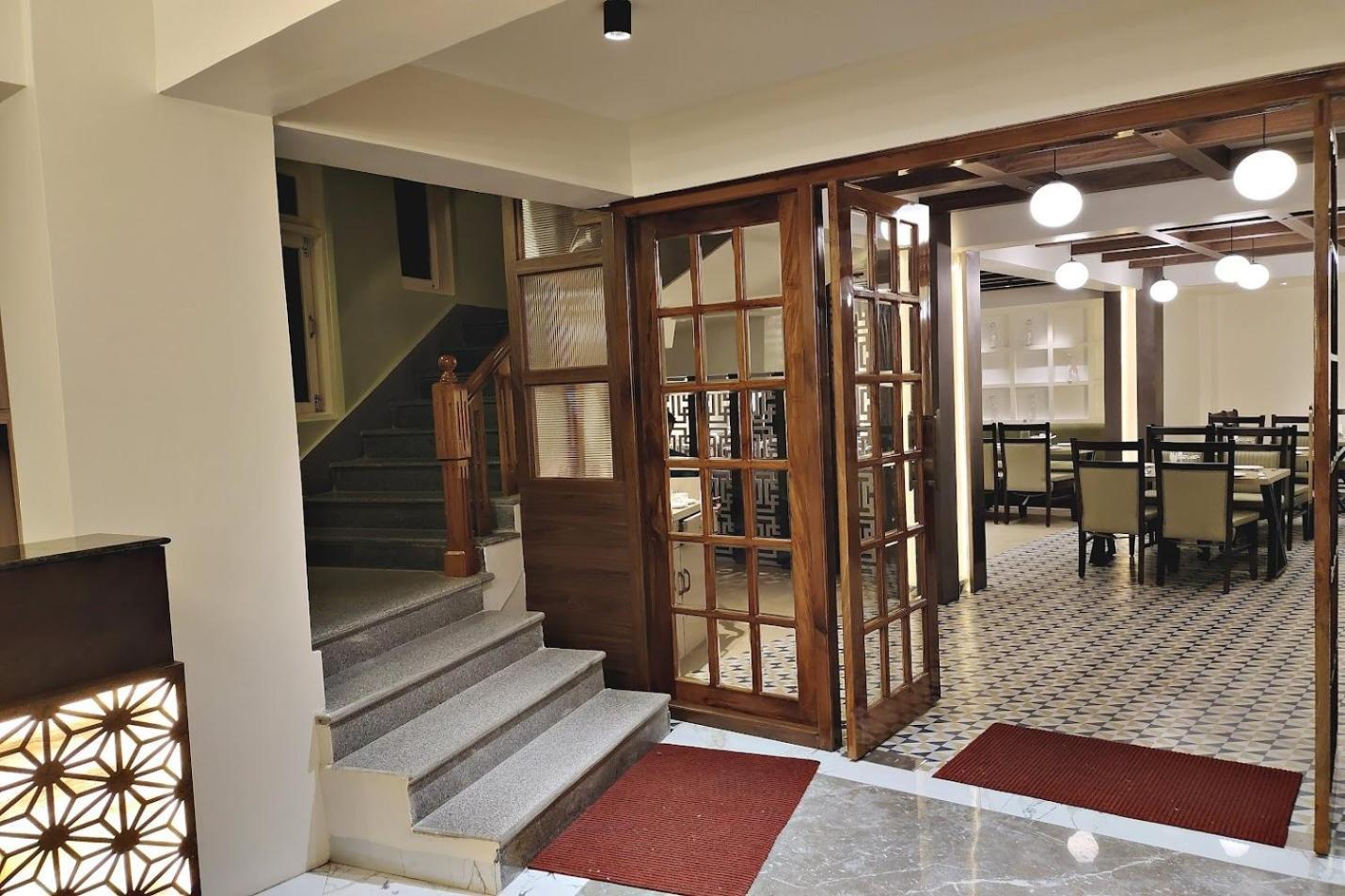 Serenity Taksa Palace Hotel Darjeeling  Exterior photo